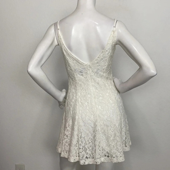 Lulus Floral V-Neck Open Back Easy Love White Lace Skater Mini Dress Size S - Picture 6 of 10